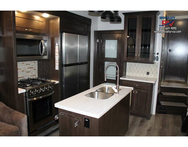 2020 Cedar Creek Silverback 29RW Fifth Wheel at Specialty RVs of Arizona STOCK# 224102 Photo 18