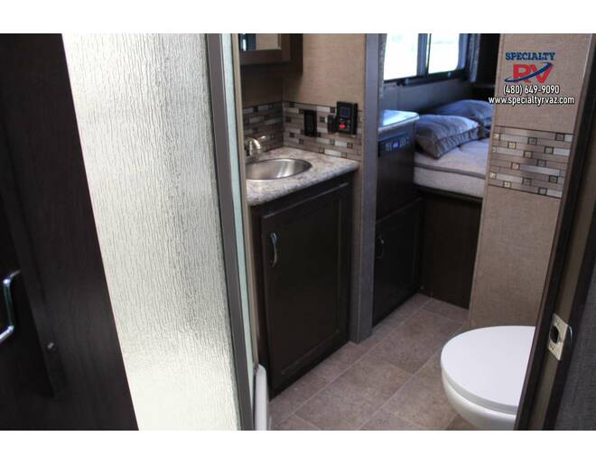 2018 Thor Chateau Ford 31E Class C at Specialty RVs of Arizona STOCK# C29495 Photo 18